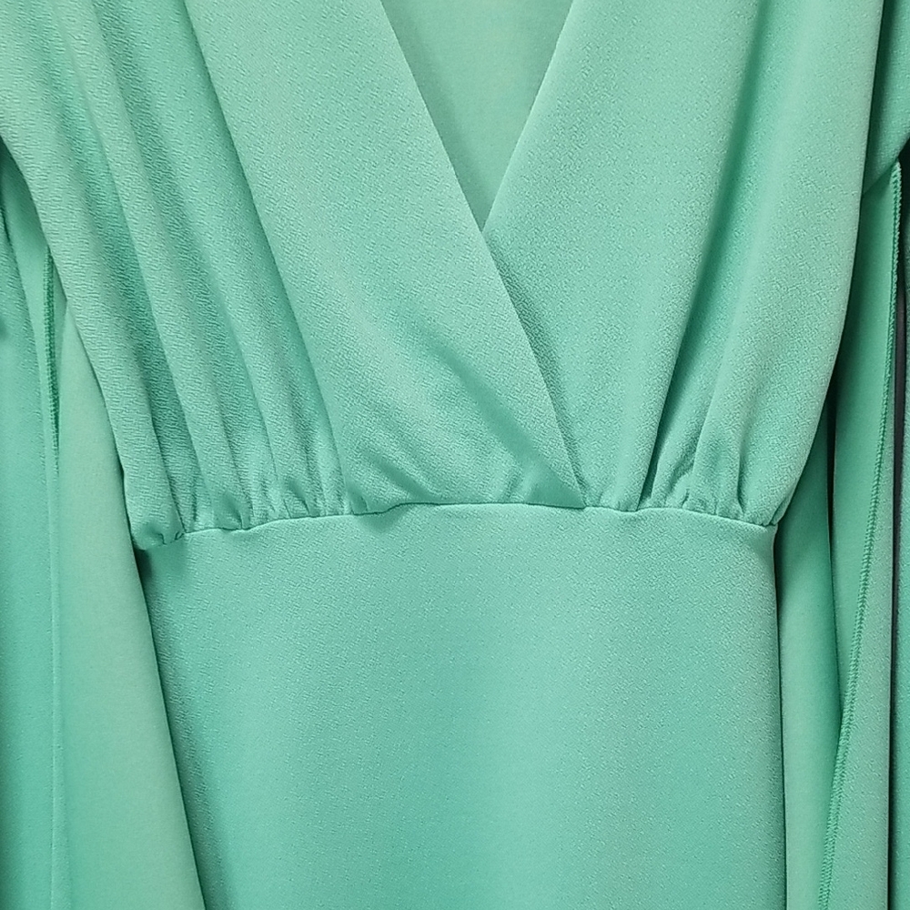 Boohoo Green Long Sleeve Bell Sleeve Sheath Dress for Night Out - Picture 11 of 14